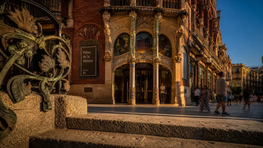 Visiter le palais de la musique barcelone : façade moderniste et vitraux du Palau de la Música