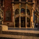 Visiter le palais de la musique barcelone : façade moderniste et vitraux du Palau de la Música