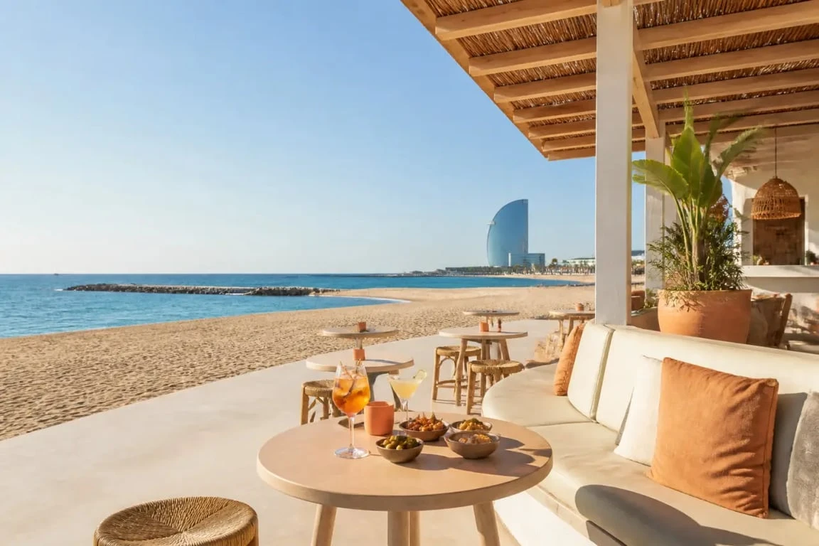 Plages privées Barcelone : chiringuito décontracté en bord de mer